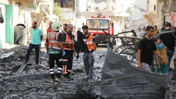 Gazze’de Şucaiyye mahallesinde sivil savunma ekipleri ölü ve yaralılara ulaşamıyor