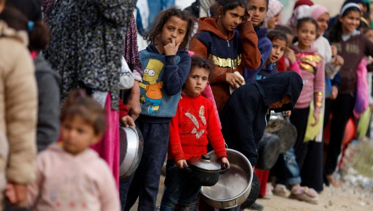 Gazze’deki hükümet: Zehirlenme vakaları artıyor, bozuk yiyecekler uyarısı