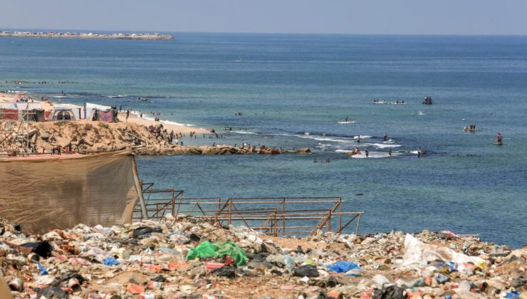 Gazzeliler Temel İhtiyaçlarını Karşılamak İçin Kirli Deniz Suyuna Mahkum Ediliyor