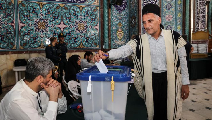 İran’da seçim günü: Sandık başında oy verme başladı