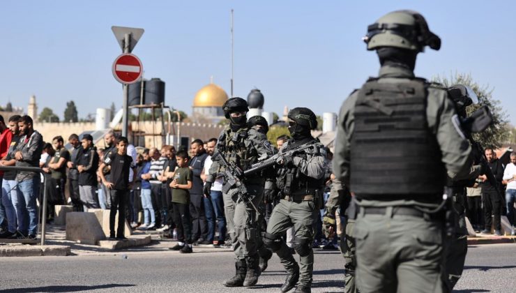 İsrail polisi TRT Haber ekibine saldırdı: Faaliyetlerini durdurmak istedi.