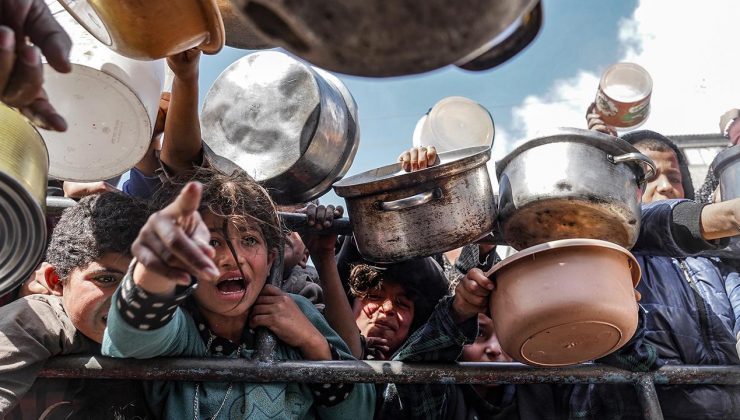 İsrail saldırıları devam ederken Gazze’de bir haftada 4 çocuk daha “açlıktan” hayatını kaybetti