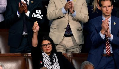 ABD Temsilciler Meclis Üyesi Tlaib’ten Netanyahu’ya Sert Tepki: Soykırım Suçlusu Allahça Yaratacaktır