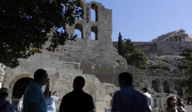 Atina’daki Akropolis, aşırı sıcaklar nedeniyle geçici olarak ziyarete kapatıldı