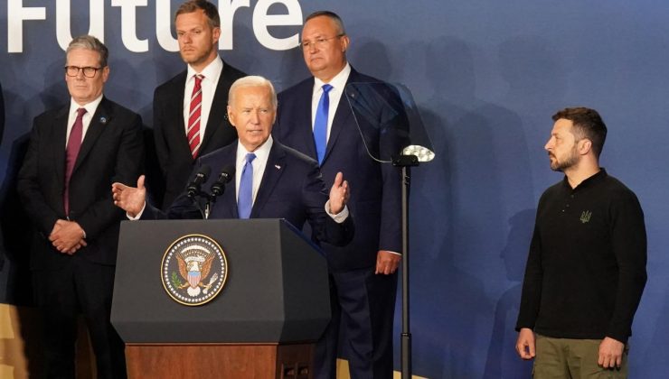 Biden, Zelenskiy’i Putin olarak tanıtarak sahneye davet etti