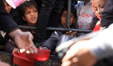 Gazze halkı, İsrail saldırıları altında kıtlık ve yüksek fiyatlarla mücadele ediyor