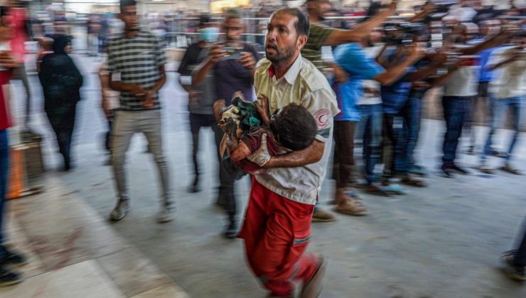 İsrail’in Filistinlilerin sığındığı okulu bombalaması sonucu ölü ve yaralılar var