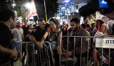 İsrailliler, esir takası anlaşması ve Netanyahu’nun istifası talebiyle Protesto Eylemine Devam Ediyor