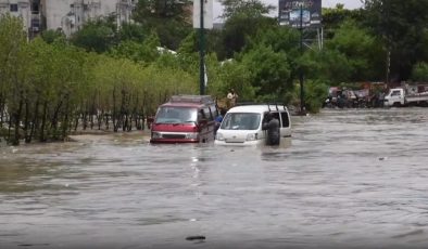 Pakistan’da muson yağmurları sebebiyle meydana gelen sellerde 14 kişi hayatını kaybetti