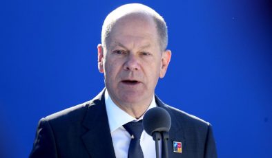 Scholz, İsrail’e silah tedarikini durdurma kararı almadıklarını belirtti