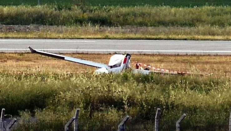 ABD’de acil iniş yapan küçük uçağa otoyolda araç çarptı