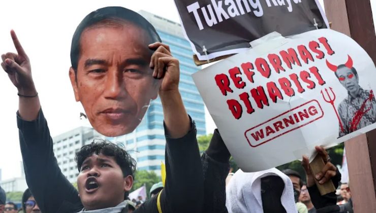 Demokratik çatışma, Widodo ve Prabowo’yu zor durumda bırakıyor.