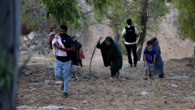 Filistinli Aileler Cenin’de Zorla Yerinden Ediliyor