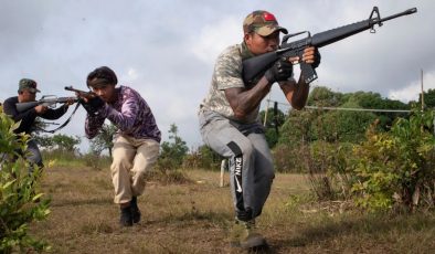 Hareketli isyancı ilerlemeler, Myanmar rejiminin çöküşünü zorlamaktadır.