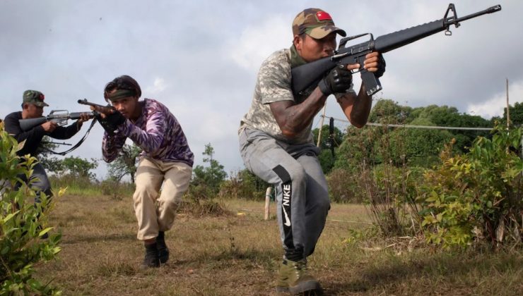 Hareketli isyancı ilerlemeler, Myanmar rejiminin çöküşünü zorlamaktadır.