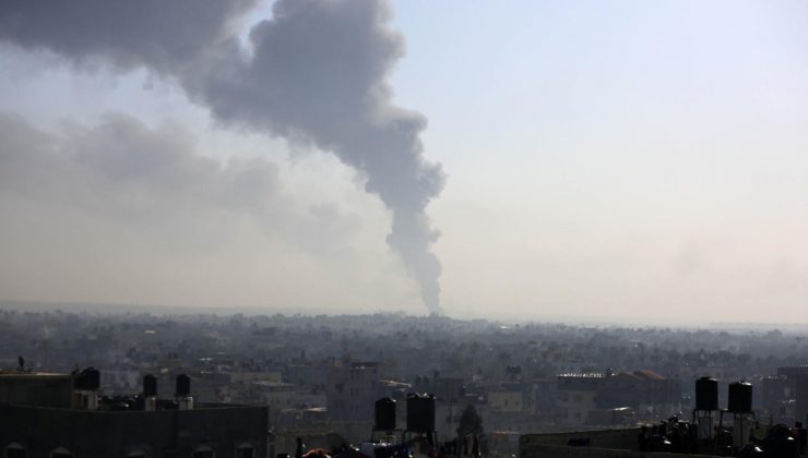 İsrail’in Han Yunus’ta bir evi bombalaması sonucu 10 Filistinlinin ölümü