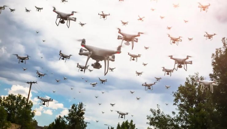 ABD ve Çin, drone sürüleri hızla sahaya sürülmeye ve karşı önlemler almaya çalışıyor.